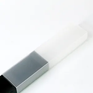 Scatola regalo per cancelleria nera minimalista con custodia in plastica satinata