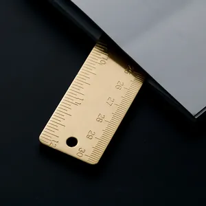 Regla de latón vintage de 30 cm con doble escala, ideal como elegante marcador de metal para libros