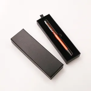 Élégant coffret cadeau noir avec un stylo à bille orange orné de cristaux étincelants