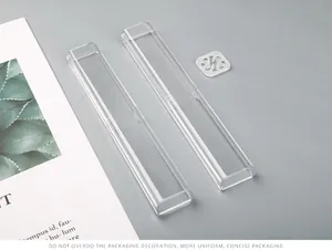 Makroansicht transparenter Acryl-Stiftboxen mit klarem Finish und Schnappverschluss