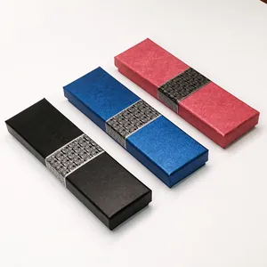 Trois coffrets cadeaux élégants pour stylos noir bleu et rouge avec bande argentée