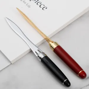 Elegante tagliacarte minimalista in legno di sequoia e metallo per scrivania da ufficio