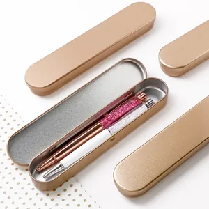 Elegante caja de regalo de hojalata dorada con dos bolígrafos de cristal y esponja