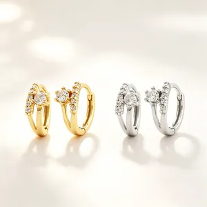 Créoles élégantes en argent sterling avec oxydes de zirconium en or et argent