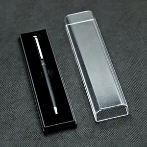 Elegante scatola regalo nera per penna con coperchio trasparente su sfondo grigio