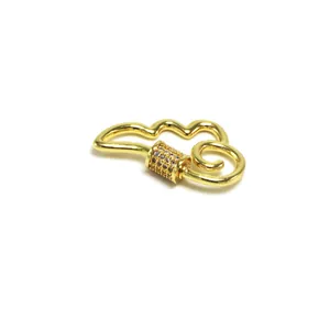 Detailansicht eines vergoldeten Schraubverschlusses mit Zirkonia für DIY-Schmuck