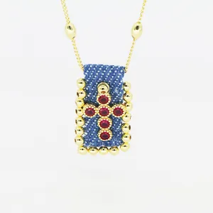 Collana bohemian retrò in denim con ciondolo a croce in zirconi cubici rossi