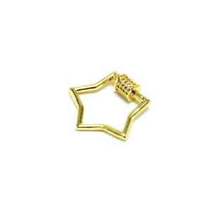 Detailaufnahme eines goldenen sternförmigen Schraubverschlusses mit Glitzersteinen