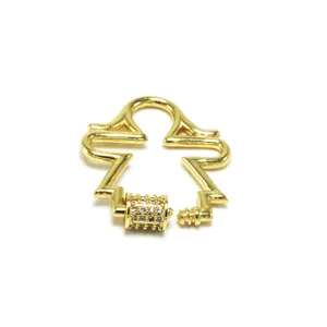Detailansicht eines vergoldeten Schraubverschlusses mit Zirkonia für DIY-Schmuck.