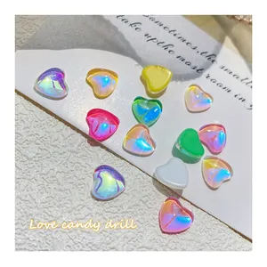 Bunte 3D Aurora Herz Nail Art Charms mit Candy-Finish für trendige Sommermaniküren