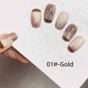 Faux ongles marbrés style japonais avec pointes métalliques couleur or champagne