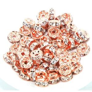 Detailaufnahme von rotgoldenen Kristall-Zwischenperlen für DIY-Schmuck