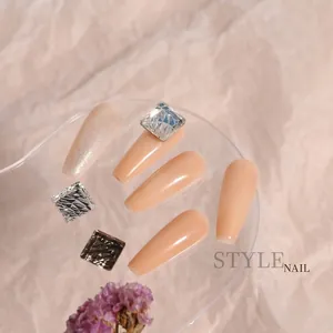 Charmes de nail art en cristal gaufré de style japonais avec strass multifacettes