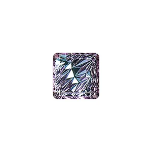 Cristal d'ongle carré à facettes en relief avec effet iridescent violet lunaire.