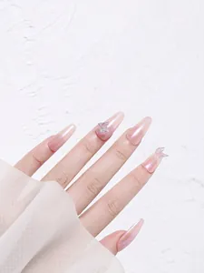 Elegante 3D Aurora Hars Vlinder Nagelkunst Ornamenten op Roze Parelmoer Coffin Nagels