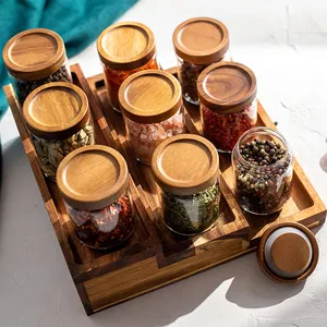 Tarros de cristal para especias con tapas de madera de acacia en bandeja de madera