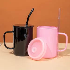 A pair of 17oz high borosilicate glass mugs in black and pink with matching lids and straws.