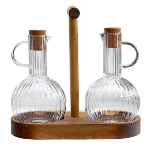 Set de distributeur d'huile en verre nervuré avec support en bois