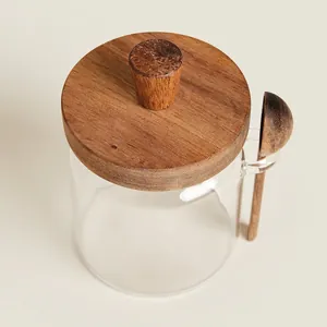 Hochwertiges Vorratsglas aus Klarglas mit natürlichem Holzdeckel und Holzlöffel