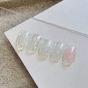 Set de uñas postizas de gel de ópalo y terciopelo de nieve con purpurina
