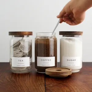 Trois bocaux de rangement en verre avec couvercles en acacia pour thé, café et sucre