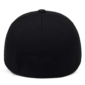 Vue arrière détaillée d'une casquette de baseball noire classique à fermeture complète