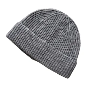 Minimalistische grijze geribbelde gebreide skullcap beanie voor heren en dames, wintermuts