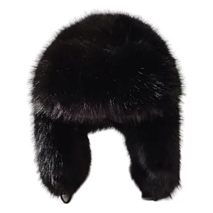 Gorro ushanka negro de piel sintética de visón con orejeras para calor invernal.