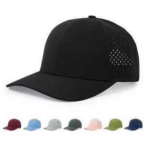 Vista dettagliata del berretto da baseball in mesh con diverse opzioni di colore