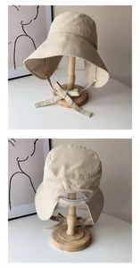 Detaillierte Vorder- und Rückansicht eines beigen UV-Schutz-Sonnenhuts mit breiter Krempe.