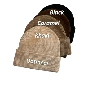 Weiche Unisex Strickmützen in neutralen Erdtönen mit Rippenmuster für Herbst und Winter