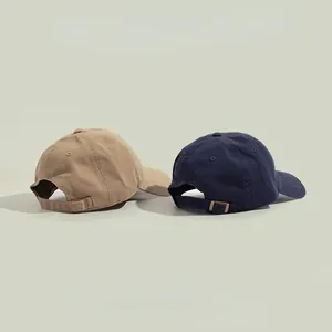 Vue arrière de casquettes de baseball unies kaki et bleu marine avec sangle