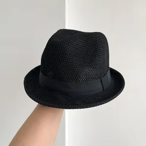 Cappello jazz nero fatto a mano all'uncinetto con elegante nastro per il sole estivo