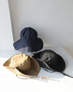 Set aus schnelltrocknenden Sonnenhüten mit breiter Krempe in Navy, Schwarz und Khaki