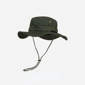 Vue détaillée de profil d'un chapeau de soleil d'extérieur avec mentonnière réglable
