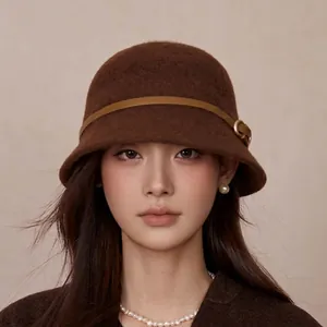 Chapeau Cloche en Laine Vintage pour Femmes Rétro Chapeau Seau Chaud d'Hiver Avec Boucle en Cuir Sommet Rond Élégant
