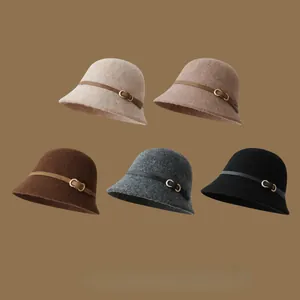 Chapeaux cloches en laine élégants pour femmes avec détail de boucle rétro décorative