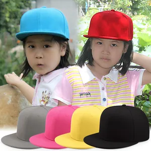 Gorra de béisbol de ala plana ajustable para niños en varios colores vibrantes
