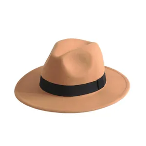 Cappello fedora classico in lana kaki con tesa larga e nastro nero per l'autunno inverno.