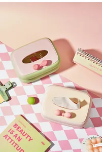 Ästhetische Taschentuchbox im Creme-Stil mit rosa Schleife für die Schreibtischdeko