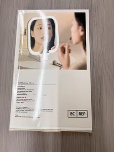 Detailansicht der LED-Kosmetikspiegel-Verpackung mit technischen Daten und Funktionen