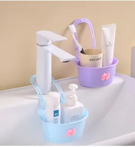 Vue détaillée du panier de drainage suspendu montrant son utilisation pratique.