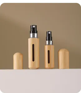 Vue détaillée de flacons d'atomiseur de parfum en bambou de 5 ml et 8 ml avec spray