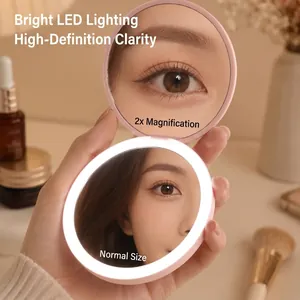 Tragbarer LED-Klappspiegel mit 2-facher Vergrößerung und warmem Lichtring für unterwegs.