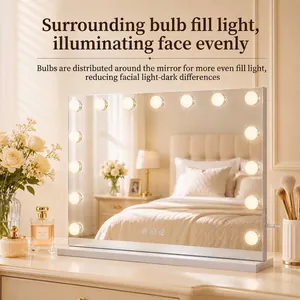 Grande specchio da trucco a LED rettangolare con lampadine e controlli touch.