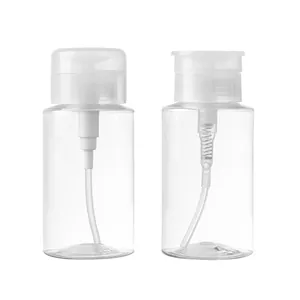Flacons à pompe de voyage rechargeables pour soins de la peau sur fond blanc