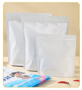 Detalle de bolsas de pie de papel de aluminio blanco con cierre de cremallera