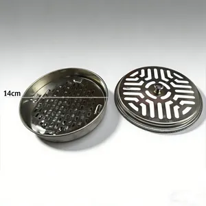 Detailweergave van een 14 cm roestvrijstalen muggenspiraalhouder met decoratief uitgesneden deksel
