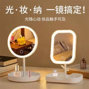 LED-Schminkspiegel für den Schreibtisch mit Aufbewahrungsfuß und warmem Licht für Make-up.