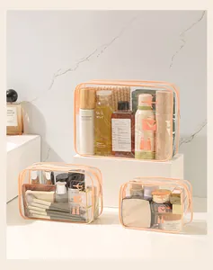 Set di tre borse per cosmetici in PVC trasparente con bordo color pesca per skincare